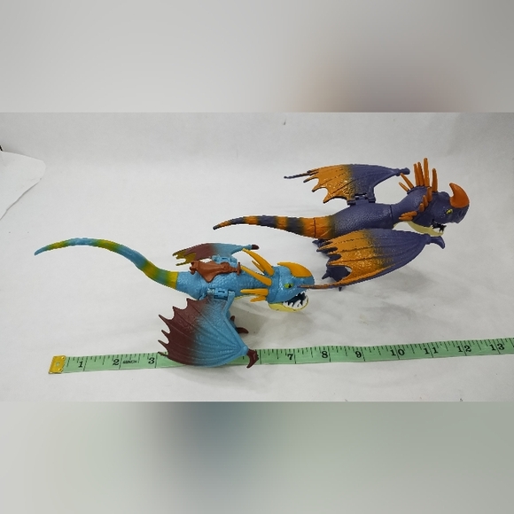 Two How to Train Your Dragon Hidden World Purple and Blue Deadly Nadder Dragons - Picture 3 of 9